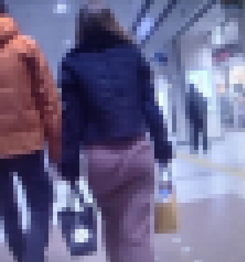 超美人お姉さんの超プリプリな美尻でタイトスカートをモッコリムニュムニュさせて歩く姿がイヤらしい　サンプル画像1