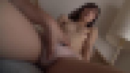 色白スレンダーの20歳フリーターが初めて付き合っていない男の肉棒をハメられたのに喘ぎまくる　サンプル画像2