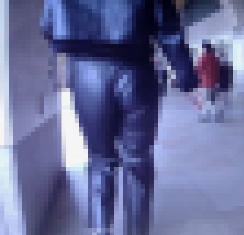 清楚で色っぽい美人お姉さんが超ピタピタなレザーパンツ履いてTバック美爆尻を食い込ませて歩く姿がヤバい サンプル画像2