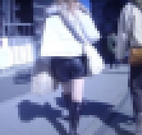 スタイル抜群の激カワ美人ギャルがレザーショートパンツ履いて歩いてるよ サンプル画像2