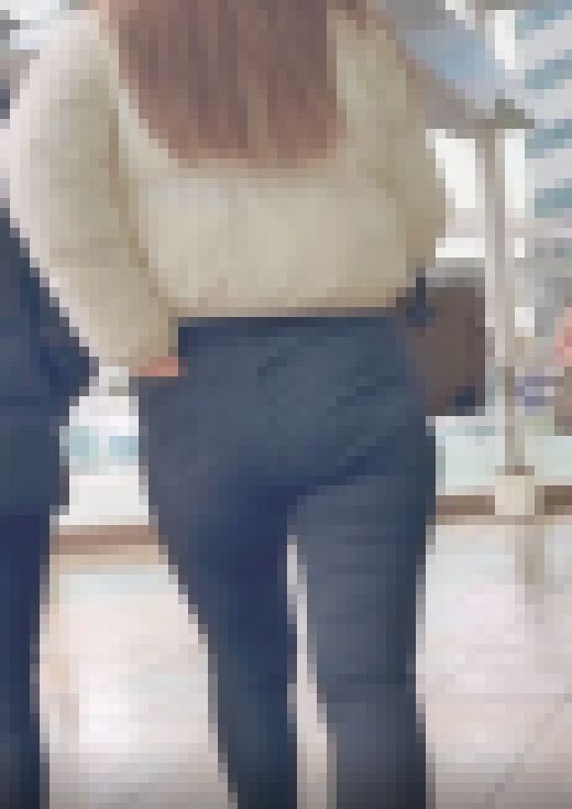 肉食系のワガママ巨尻の誘惑！パッツンしたチノパンで自慢のムニュ尻を妖しくアピールして男を挑発！ 下品なスキニーチノパン お姉さん　サンプル画像3