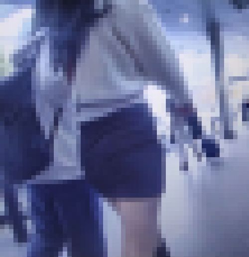 超激カワ美人女子大生がタイトミニスカート履いて美巨尻モッコリさせて歩いてるよ　サンプル画像3