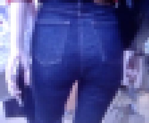 モデル級の超美人お姉さんがスキニーデニム履いてパーフェクトスタイル見せつけて歩いてるよ　サンプル画像1