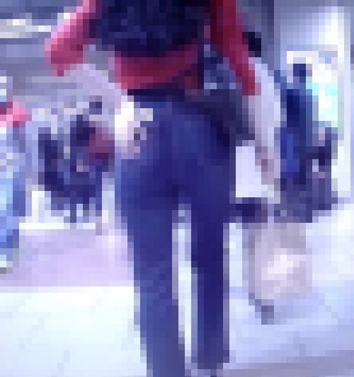 モデル級の超美人お姉さんがスキニーデニム履いてパーフェクトスタイル見せつけて歩いてるよ　サンプル画像3