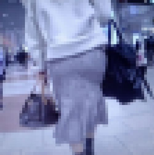 超美人お姉さんがタイトスカート履いて美巨尻モッコリムニュムニュさせて歩く姿がイヤらしい　サンプル画像1