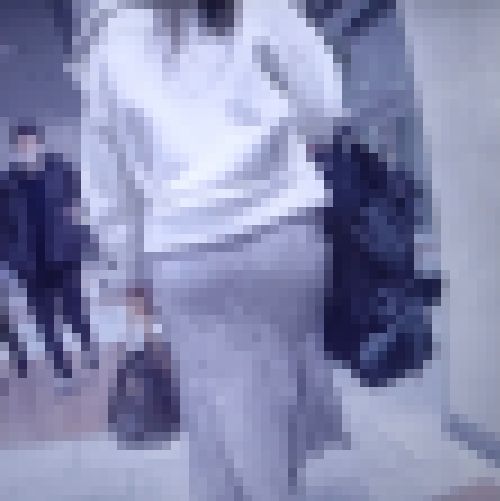 超美人お姉さんがタイトスカート履いて美巨尻モッコリムニュムニュさせて歩く姿がイヤらしい　サンプル画像2