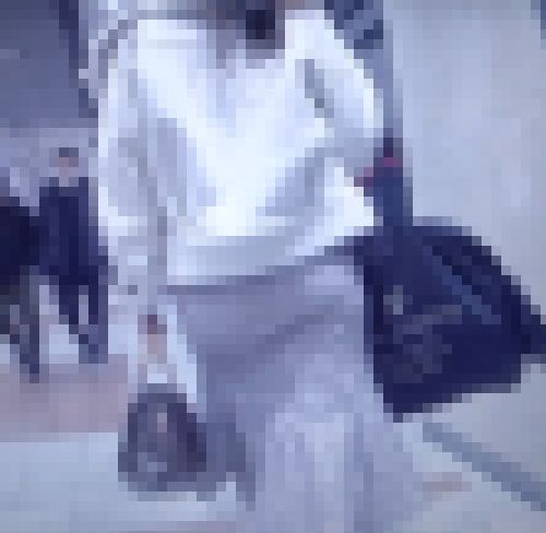 超美人お姉さんがタイトスカート履いて美巨尻モッコリムニュムニュさせて歩く姿がイヤらしい　サンプル画像3