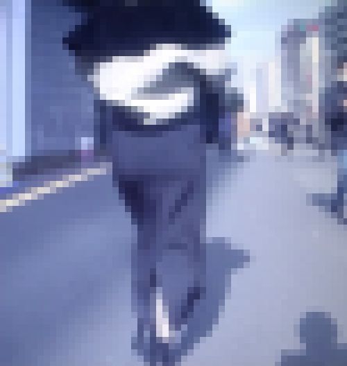 超絶美人お姉さんが美尻肉をプルンプルンさせて歩く姿がエロい　サンプル画像3