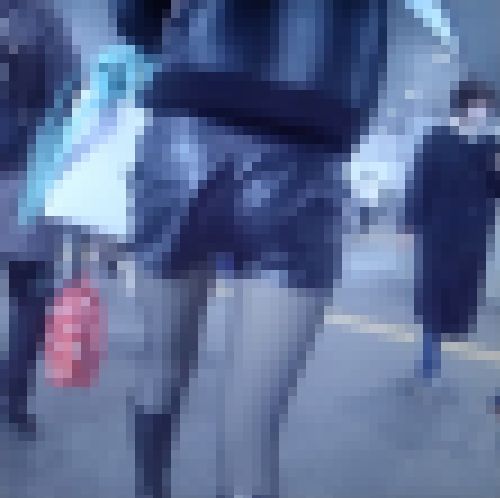 超スーパーハイスペック極上美人ギャルがレザーショートパンツ履いて歩く姿がエロ過ぎる サンプル画像2