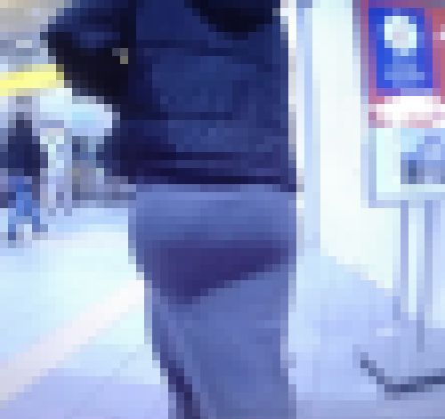 超美爆尻肉をプルンプルンにさせて歩くタイトスカート履いた清楚系美女がイヤらしい サンプル画像1