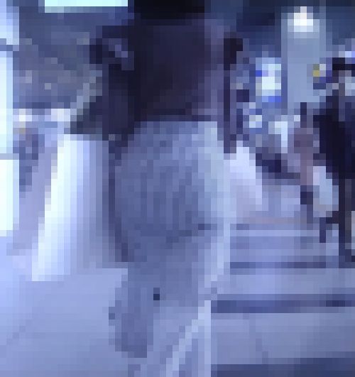 タイトスカートを履いた極上激カワ美女が爆尻ふって歩いてるよ　サンプル画像2