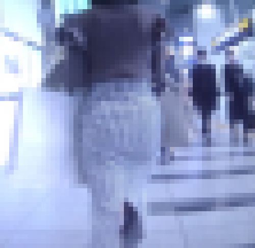 タイトスカートを履いた極上激カワ美女が爆尻ふって歩いてるよ　サンプル画像3