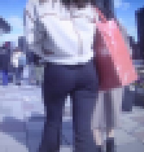 超激カワ極上美人女子大生がスキニーパンツ履いてめちゃくちゃ大きいお尻をパンパンにさせて歩いているよ　サンプル画像3