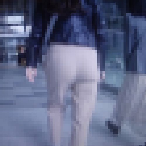 超美爆尻の極上美女がスキニースラックスピタピタに食い込ませて歩いている姿がエロすぎる　サンプル画像1