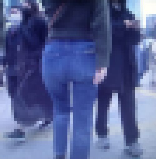 超絶クビレ美巨尻の極上美女がタイトデニム履いてめちゃくちゃカラダをクネらせながら歩く姿がエロ過ぎる サンプル画像1