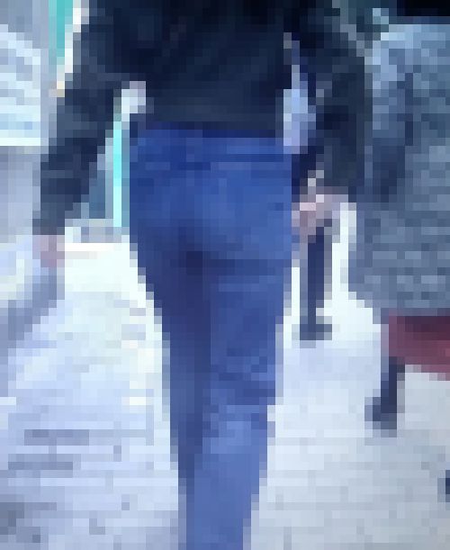 超絶クビレ美巨尻の極上美女がタイトデニム履いてめちゃくちゃカラダをクネらせながら歩く姿がエロ過ぎる サンプル画像3