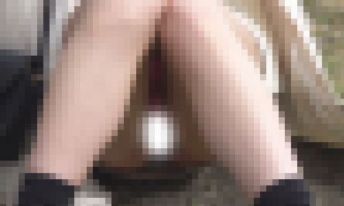 公園パンチラ２　サッカー観戦に来てたミニスカ女子　サンプル画像2