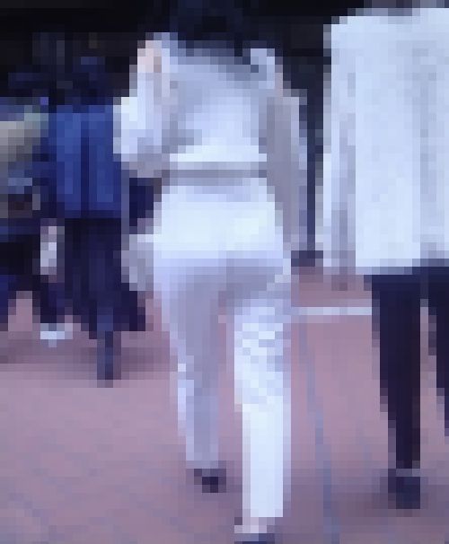 超絶美人お姉さんがピタパン履いて美巨尻ライン強調して歩いているよ　サンプル画像2