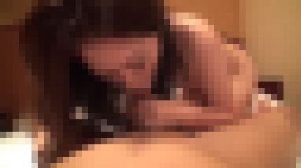 スレンダー美乳の34歳人妻が旦那さんより太くて大きい肉棒で突かれ日頃の性欲不満を解消 サンプル画像2