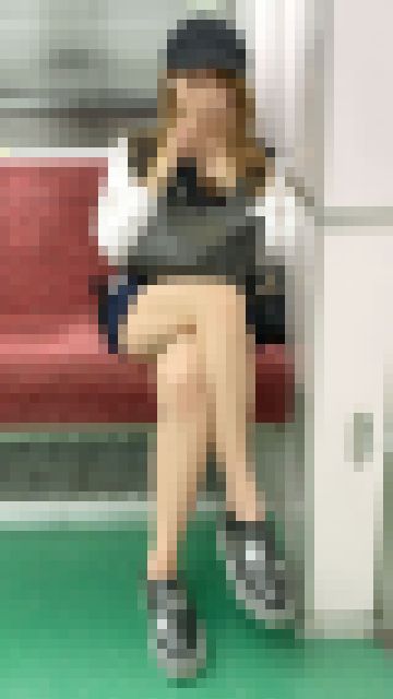 スレンダー美脚を見せつけるスタイル抜群の気が強そうな女子大生（其の四）　サンプル画像1