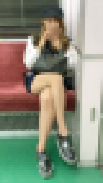 スレンダー美脚を見せつけるスタイル抜群の気が強そうな女子大生（其の四）　サンプル画像2