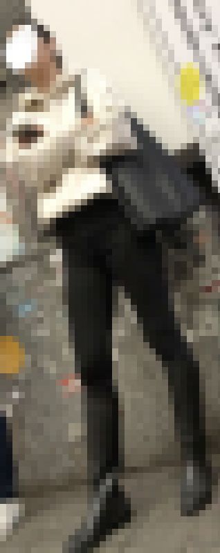 091 ロングブーツのくびれが凄い黒スキニーお姉さん　サンプル画像1