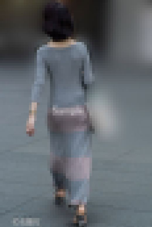 お色気噴出!ボディライン丸出しのタイトワンピがエロ過ぎるお姉さん達! サンプル画像1