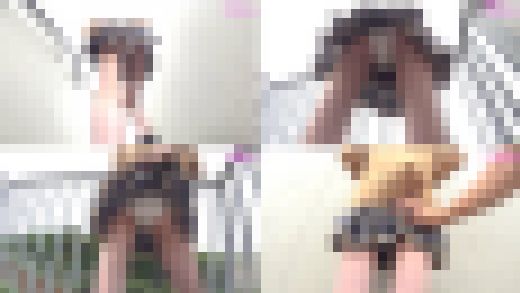 パンツ見せたがりなスレンダーJ.Kちゃんは欲求不満（3）スカートめくり、セクハラお触り編　サンプル画像1