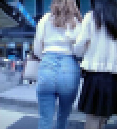 超激エロ美爆桃尻のセクシー美人お姉さんがデニムをパンパンに膨らませて歩く姿がエロ過ぎる　サンプル画像3
