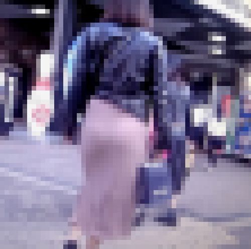 タイトスカートを履いた極上美人お姉さんのTバック美巨尻肉がエロ過ぎる サンプル画像1