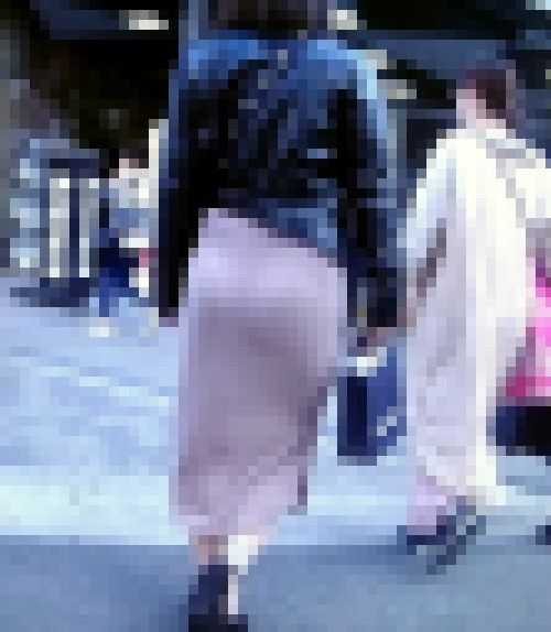 タイトスカートを履いた極上美人お姉さんのTバック美巨尻肉がエロ過ぎる サンプル画像2