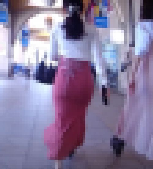 清楚お嬢様系の極上美女がタイトスカート履いて激エロ美巨尻をピタピタに張り付かせて歩いてるよ サンプル画像1