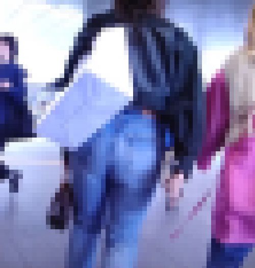 超激かわ美女か密着型タイトデニムを履いて美巨尻パンパンにさせて歩く姿がイヤらしい サンプル画像1