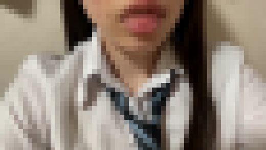 【口/唇/舌/のどちんこフェチ】大学生の口腔内をアップで撮影 ~自撮りカメラde投稿動画~ サンプル画像1