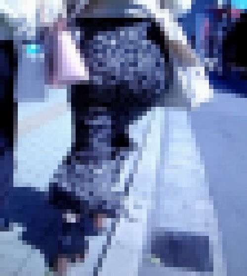 スーパー美爆桃尻の美人お姉さんがタイトスカート履いて歩く時の尻肉の動きがエロ過ぎてフル勃起　サンプル画像1