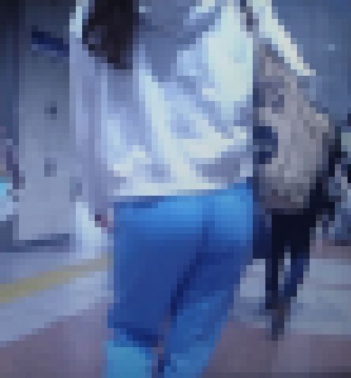 超激エロヒップの美人お姉さんがピタパン履いて歩く姿がイヤらしい(2名収録)　サンプル画像2