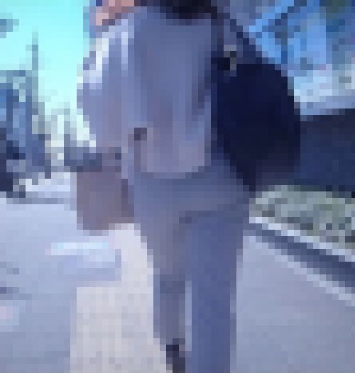 超激エロヒップの美人お姉さんがピタパン履いて歩く姿がイヤらしい(2名収録)　サンプル画像3