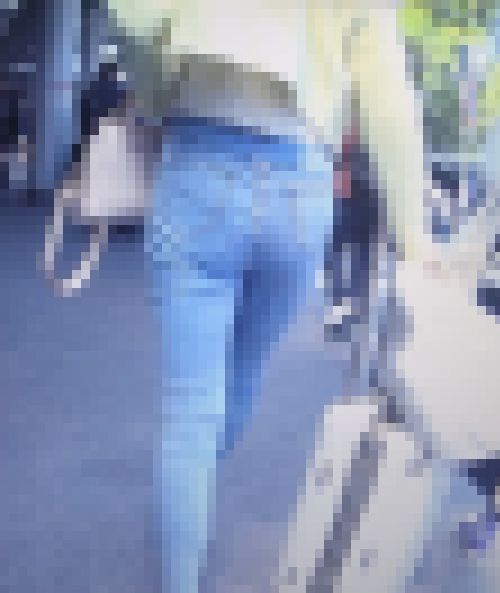 スタイル抜群の美人お姉さんがスキニーデニム履いて美尻美脚ライン強調させて歩いてるよ サンプル画像1