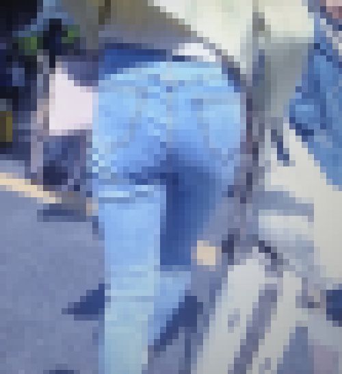 スタイル抜群の美人お姉さんがスキニーデニム履いて美尻美脚ライン強調させて歩いてるよ サンプル画像3