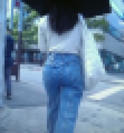 清楚エレガント美女がデニム履いてプリプリ美尻クネらせながら歩いてるよ サンプル画像1