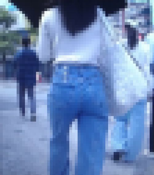 清楚エレガント美女がデニム履いてプリプリ美尻クネらせながら歩いてるよ サンプル画像2