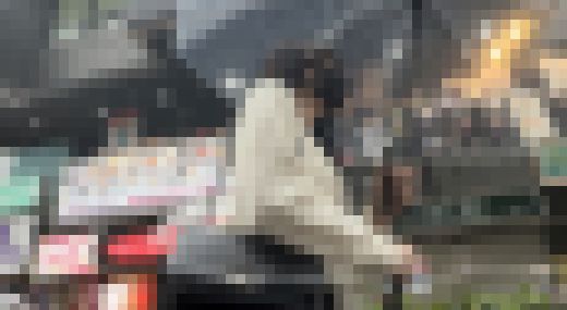 【4K追跡KPOP美女】若いスリムな身体にミニスカブーツは違反案件。上物確定、アソコもバッチリ確定、、　サンプル画像1