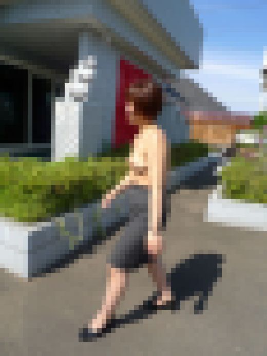 ◆素人投稿動画 就活中の短大生さんがおじさん達のザーメンをごくごく飲んじゃいます 【Part.01:上半身裸でラブホに入っていき サンプル画像1