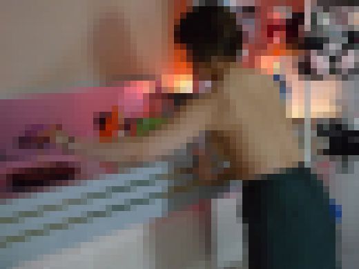 ◆素人投稿動画 就活中の短大生さんがおじさん達のザーメンをごくごく飲んじゃいます 【Part.01:上半身裸でラブホに入っていき サンプル画像2