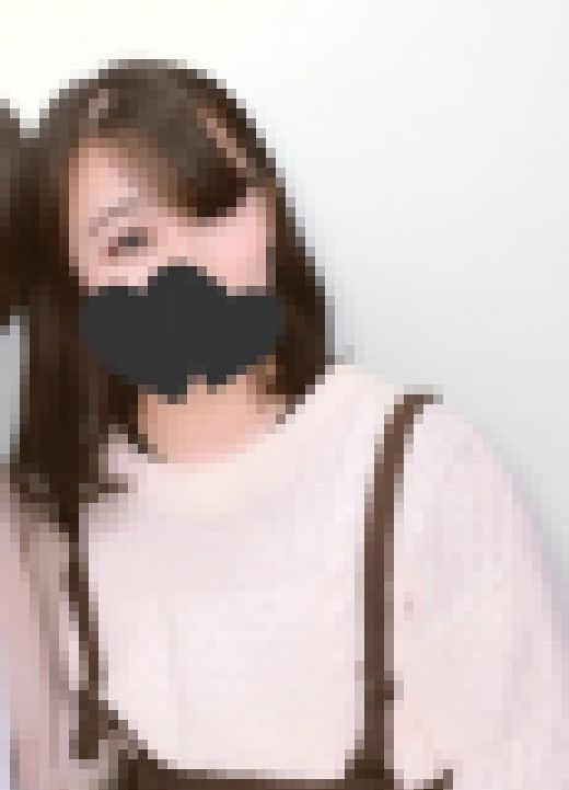【店内プチ露出】21歳専門学生りなさん　サンプル画像1