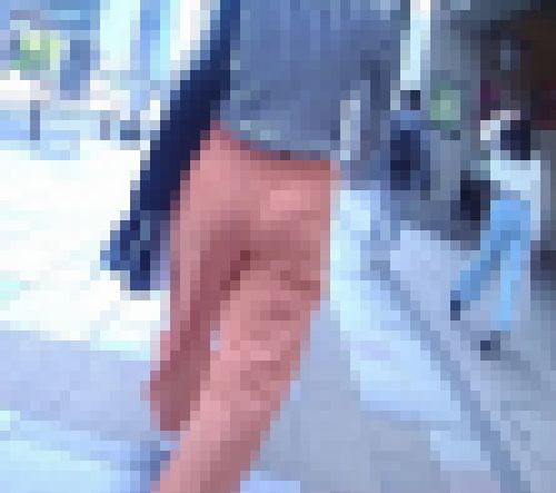 清楚系の極上美女がタイトスラックス履いて美巨尻強調させて歩く姿がイヤらしい　サンプル画像3