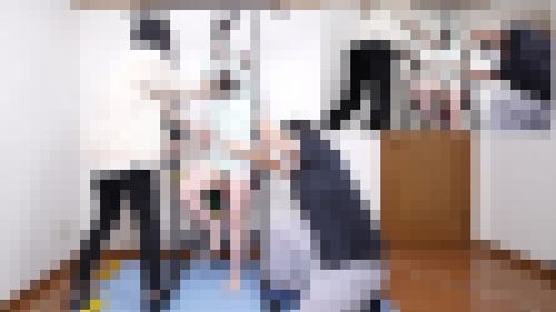 全身をドラムのように叩き責められ、ぶら下がり健康器具がグラングランするほど暴れまくる女子さん（完全オリジナル）　サンプル画像2