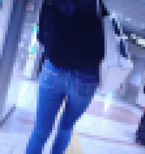 スタイル抜群の美人お姉さんがスキニーデニム履いて美尻プリプリさせて歩いてるよ サンプル画像1