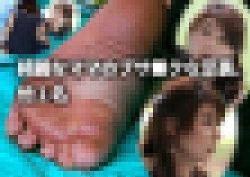 綺麗なママのブサ■クな足裏、他1名　サンプル画像1