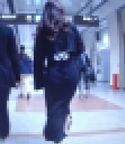 激カワギャルがペラペラタイトスカート履いて美巨尻ムニュムニュさせて歩いてるよ　サンプル画像1